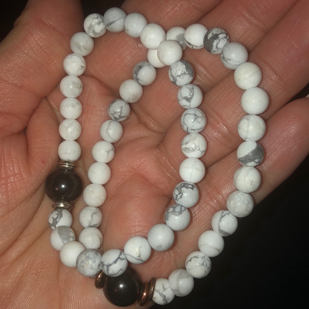 • Howlite & Shungite •